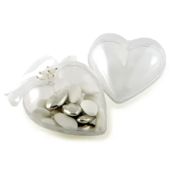 Coeur en plexi transparent fond blanc